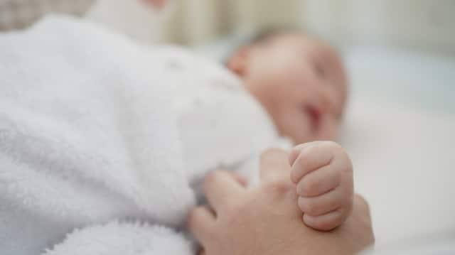 Megan Schiacciata Nel Lettone A Mesi L Ostetrica Il Luogo Sicuro