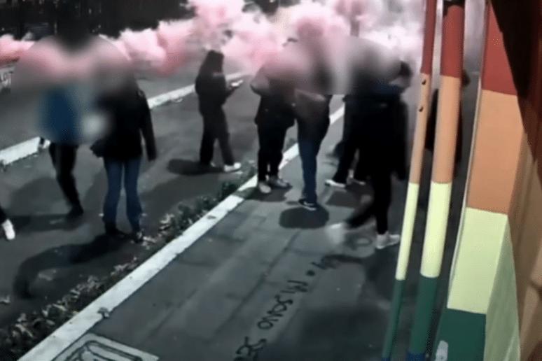 Bastonate Scritte E Insulti Omofobi Il Gay Center Di Roma Nuovamente