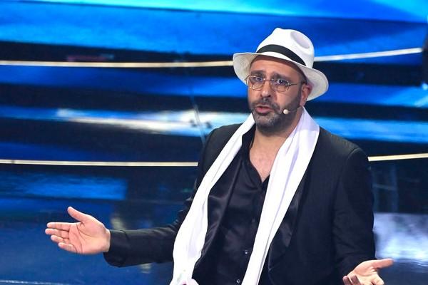 Sanremo Checco Zalone accusato di omofobia dalla comunità Lgbt Più