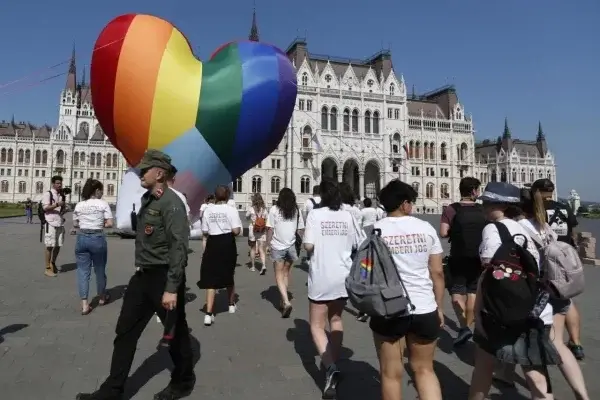 Ungheria, il referendum sulla legge anti-propaganda Lgbt. Orbán si gioca il 4° mandato