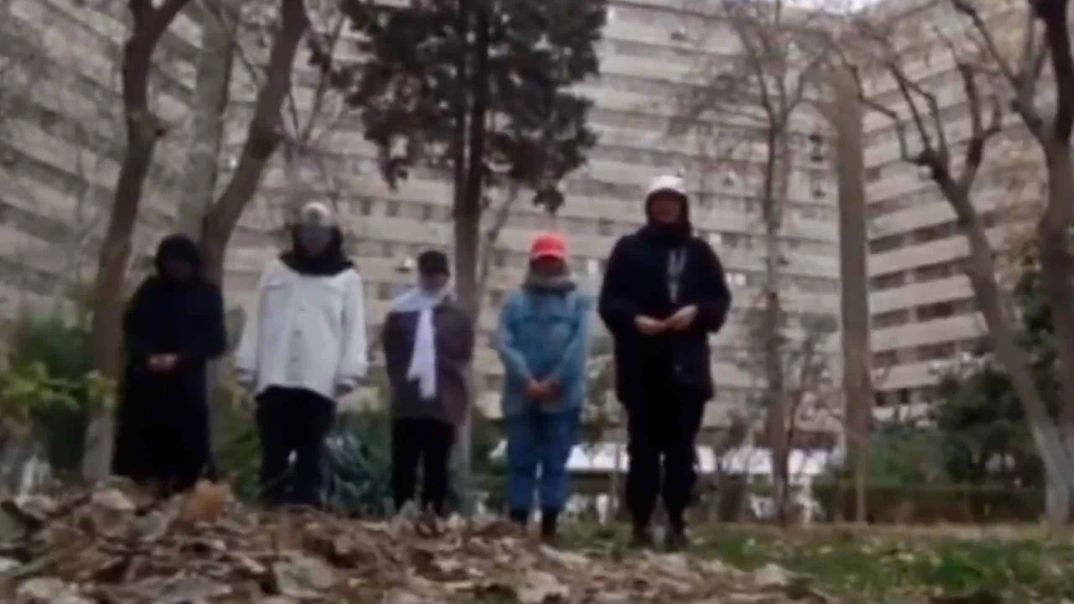 Iran, avevano ballato senza velo: arrestate e costrette a pentirsi