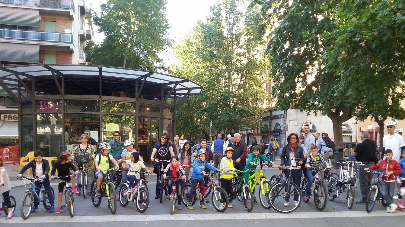 "Ride &amp; Smile", il progetto per promuove l'uso della bicicletta negli ambienti urbani come scelta responsabile e come opzione efficace per il pendolarismo verso le scuole (Facebook)