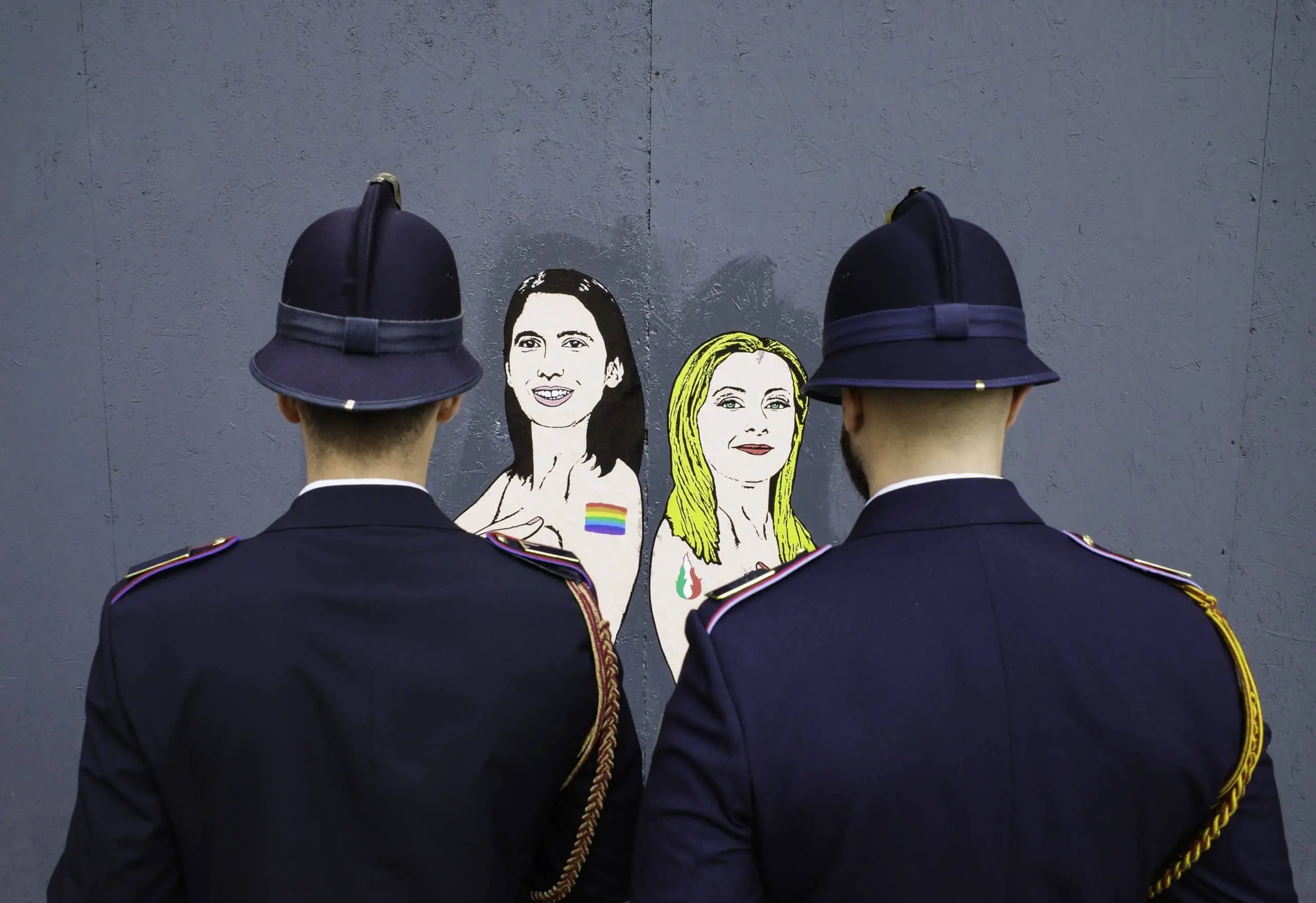 Rimosso il murales con Giorgia Meloni e Elly Schlein nude e incinte