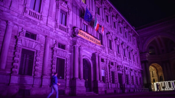 Palazzo Marino illuminato di rosa in occasione del Giro dItalia