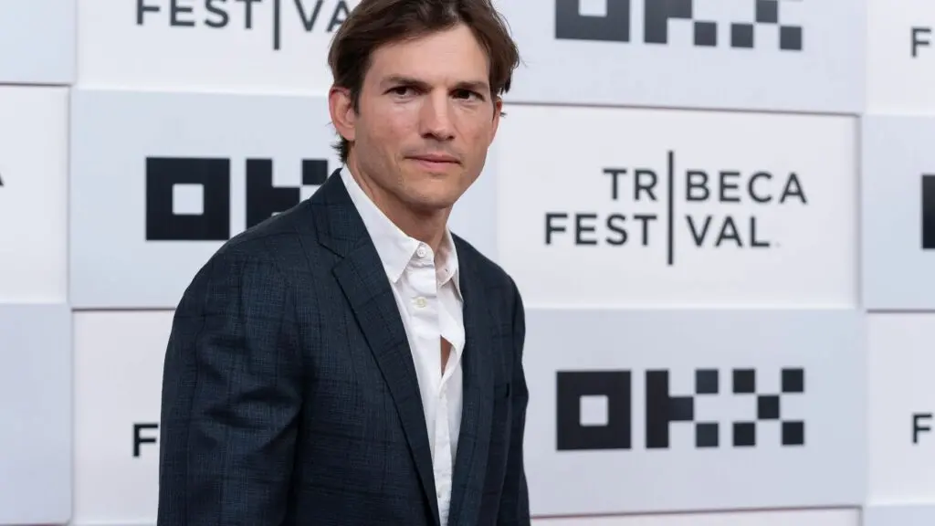 Ashton Kutcher e la malattia choc: "Non potevo vedere, sentire e camminare"