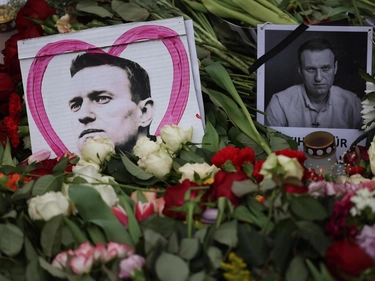 Un fiore per Navalny: tra identificati e contestazioni, l’Italia si divide anche stavolta