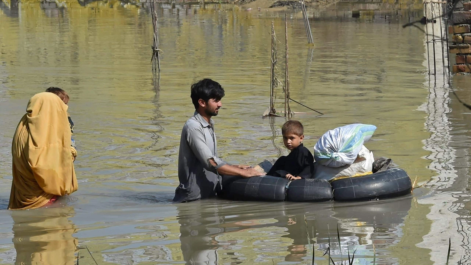 Pakistan inondazioni morti