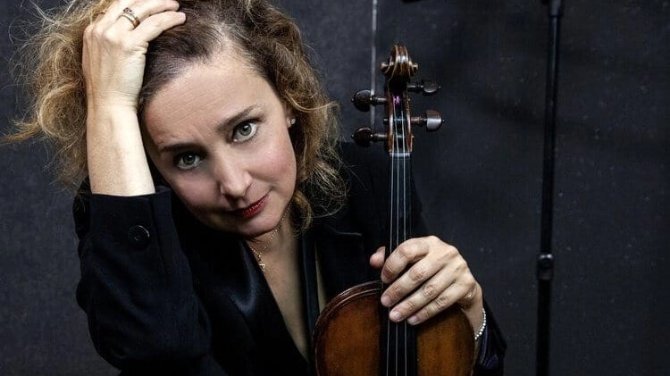 La violinista famosa, figlia d'arte: "Una donna che vuole fare carriera deve lavorare il doppio". Nata in Ucraina, di origini russe, la guerra la tocca da vicino: "Aborro le damagogie"