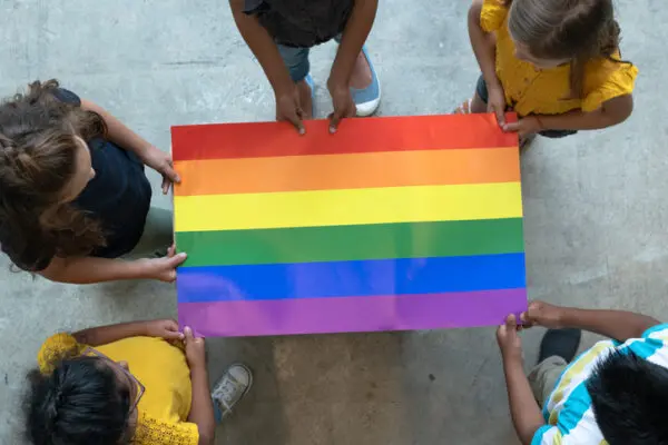 Bullismo e omofobia a scuola: perché non parlarne è già una forma di discriminazione