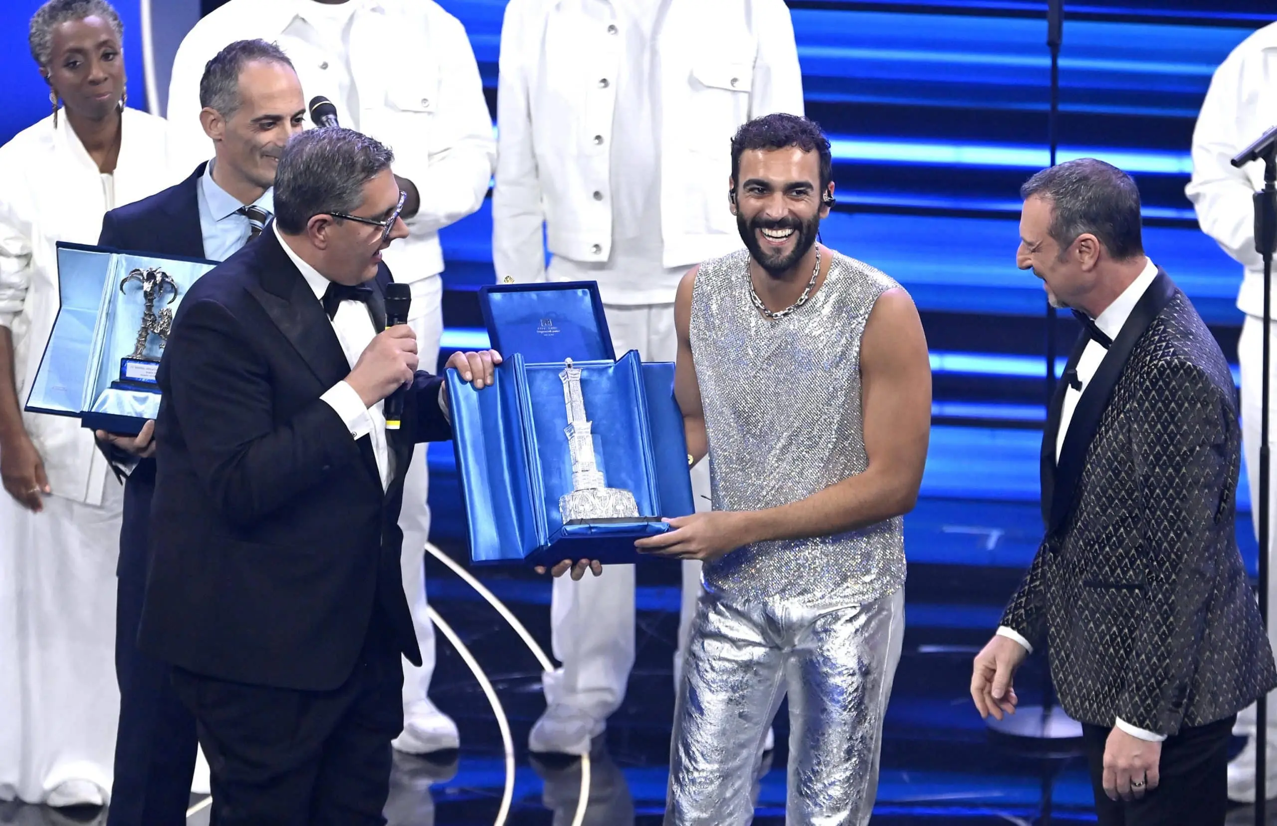 Sanremo, il gran finale: scaletta, ospiti e il messaggio di Zalensky. Nessuna donna tra i favoriti