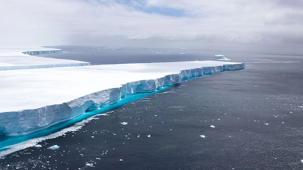 E' tornato a muoversi A23a, l'iceberg più grande al mondo: 4mila chilometri quadrati di estensione, più del doppio di Londra