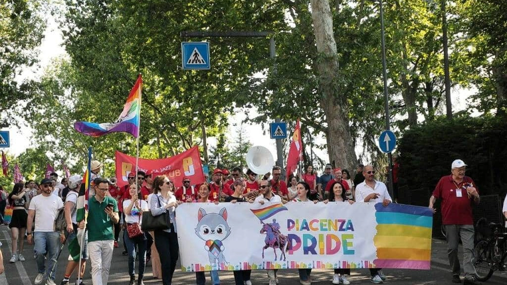 Un momento del Pride di Piacenza (Facebook)