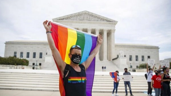 Supreme Court rules rules in favor of LGBT advocates in workplace sexual discrimination case