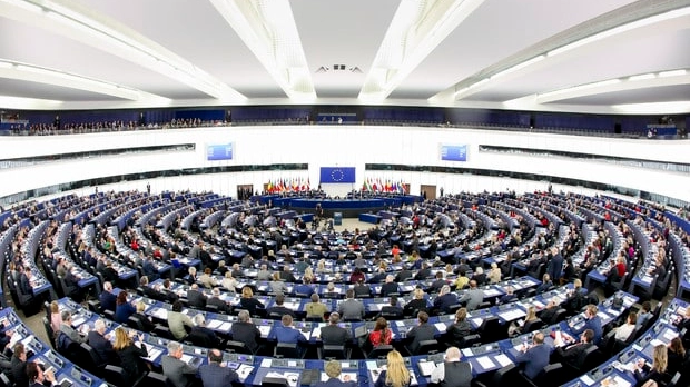 Il Parlamento europeo dice sì all'inserimento del diritto all'aborto nella Carta dei diritti Ue