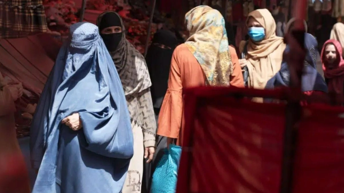 In Afghanistan altro colpo alle libertà delle donne dopo il ritorno al potere dei talebani