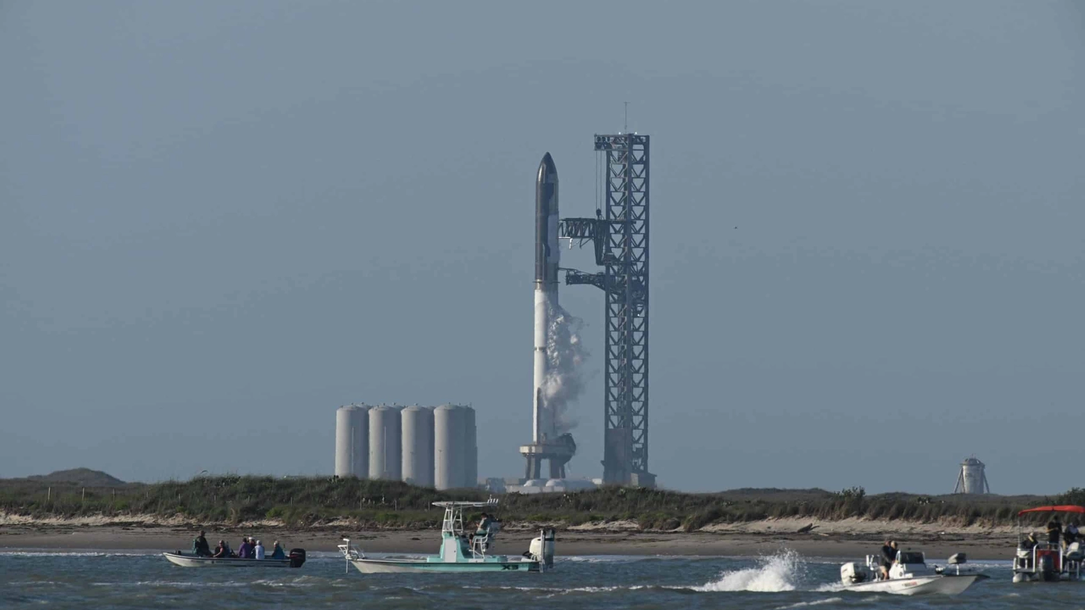 Il vettore Starship sulla rampa di lancio
