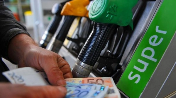 In Italia benzina e diesel hanno superato i 2 euro al litro