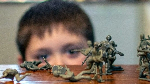 Come spiegare la guerra ai bambini. Il vademecum in 5 punti per genitori e insegnanti
