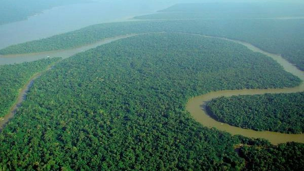 I cercatori d'oro invadono le popolazioni dell'Amazzonia (Ansa)(1)