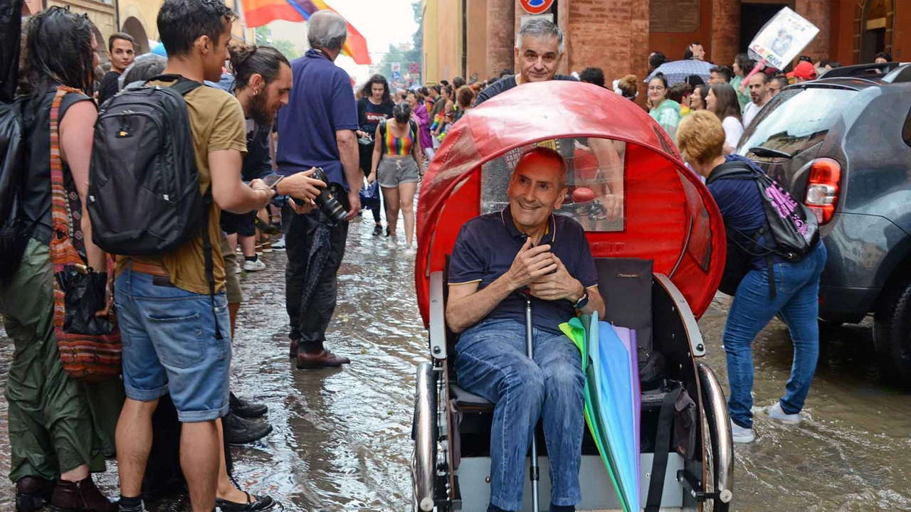 Franco Grillini in una scena di "Let's Kiss"