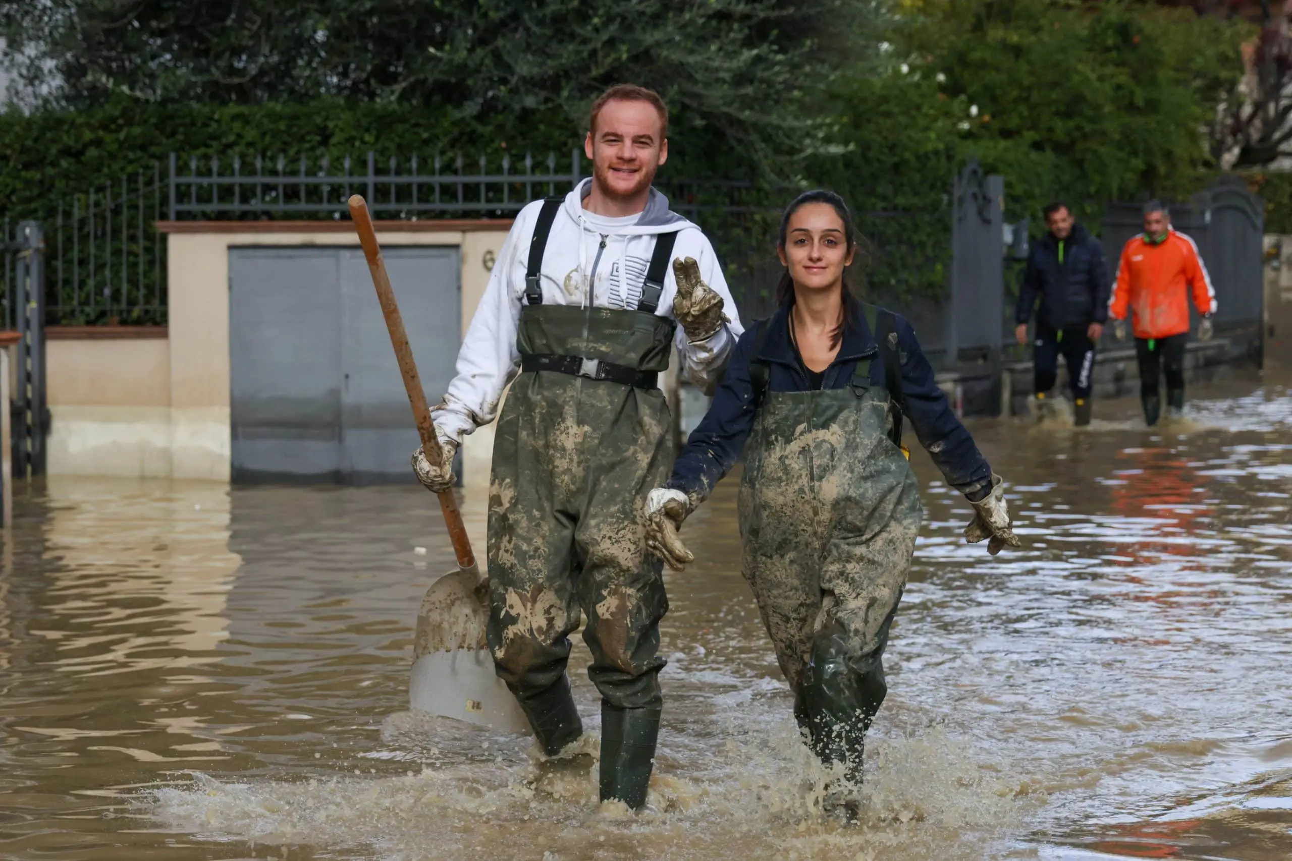 Alluvione in Toscana: "Senza gli angeli del fango saremmo perduti"