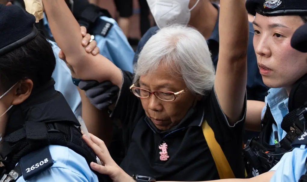 Hong Kong, arrestata nonna Wong nell’anniversario di Tiananmen