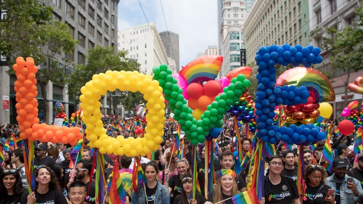 Il sondaggio Ipsos rileva che il 9% degli adulti si identifica come Lgbt+