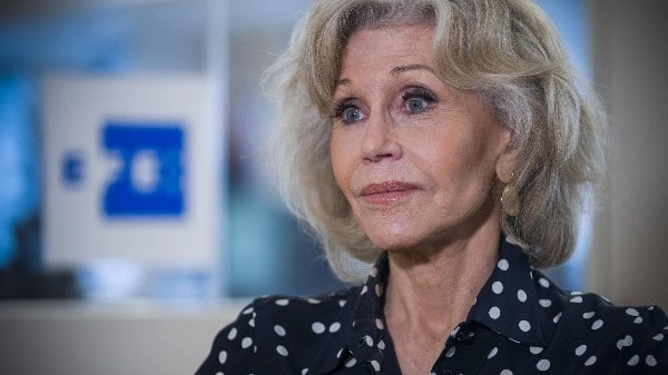 _Jane Fonda, che a fine dicembre spegnerà 85 candeline, ha confidato in un’intervista alla Cbs, una sensazione particolarissima legata appunto all’avanzare dell’età_ “Sono super consapevole di essere