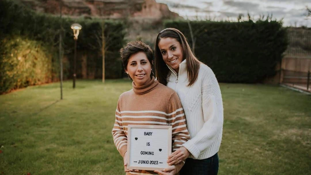 L’ex tennista spagnola Carla Suarez aspetta un bebè dalla compagna Olga Garcia (Instagram)