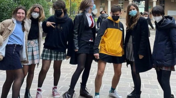 Studenti e studentesse in gonna, 'no alla mascolinità tossica'