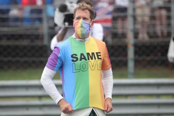 Formula1, Vettel scende in pista per la comunità Lgbtq+ ungherese: la Federazione lo richiama ufficialmente