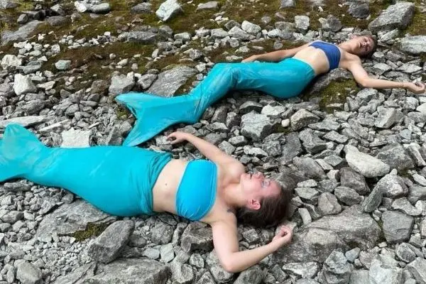 Sirene morte alla fonte del Po: la protesta delle attiviste di Extinction Rebellion