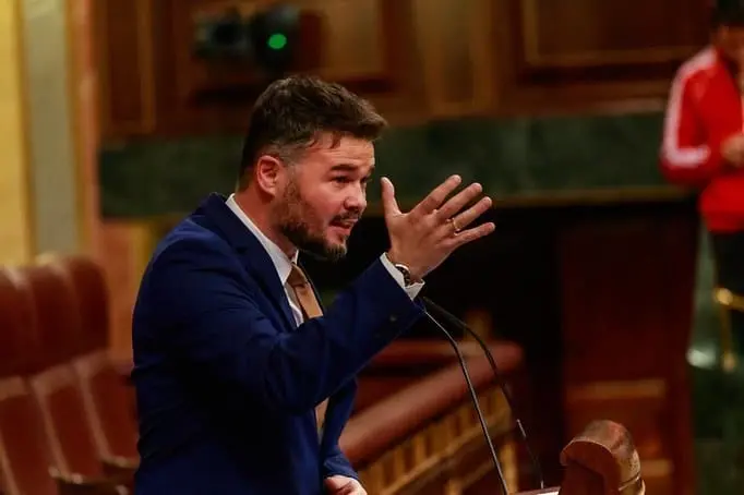 Spagna, il discorso del deputato Gabriel Rufían: "Diritti non obblighi"