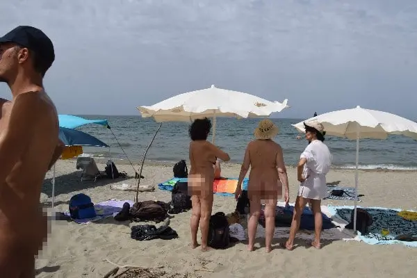 Nudi alla meta: inaugurata la spiaggia naturista nel nuovo sito della Lecciona, a Viareggio