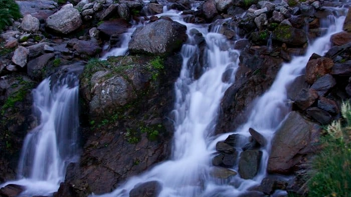 I corsi d’acqua delle montagne rilasciano grosse quantità di gas serra (Ansa)