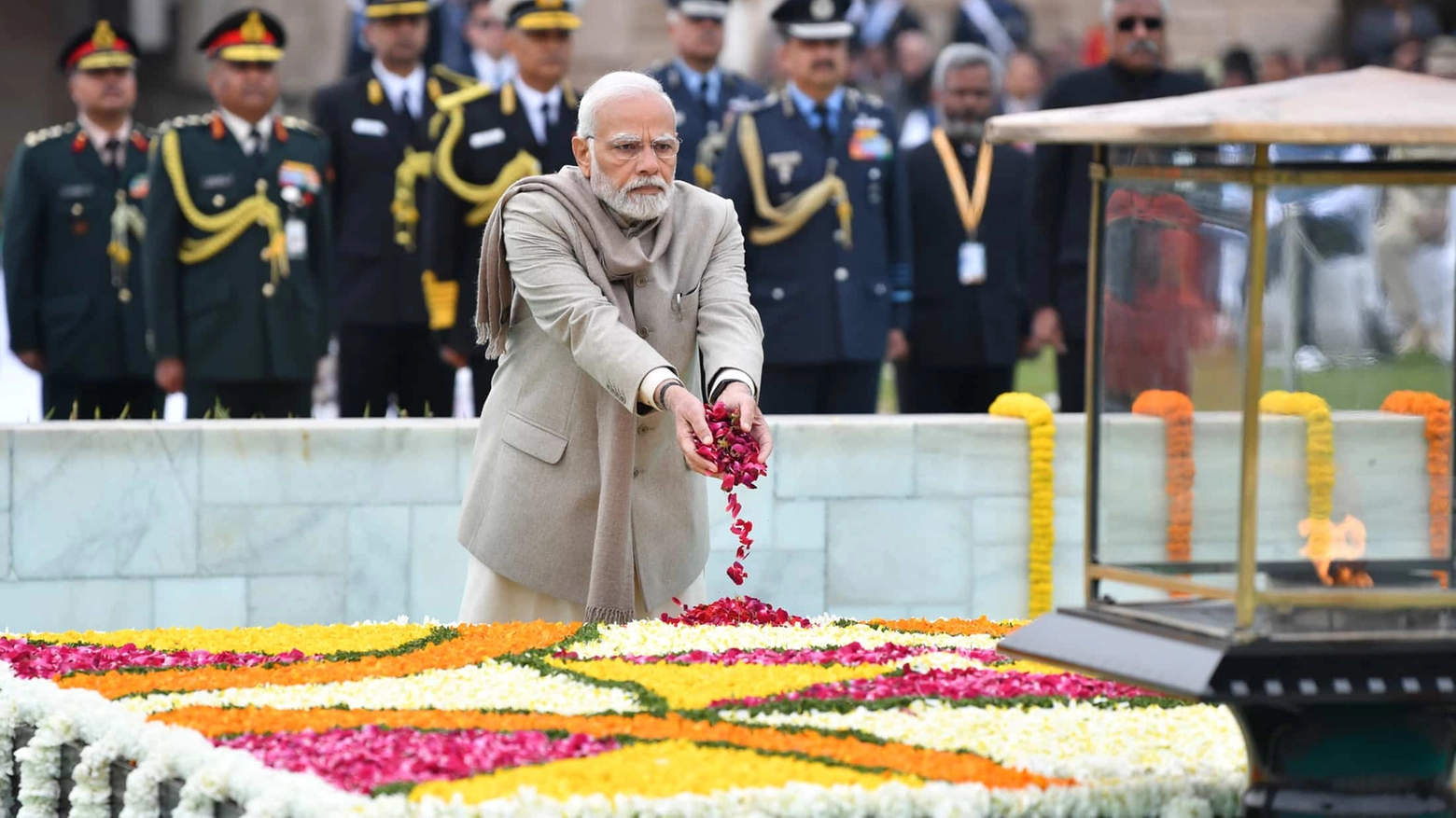 Il premier Narendra Modi ha reso omaggio oggi al Mahatma Gandhi, nell'anniversario del suo assassinio, 75 anni fa (Twitter)
