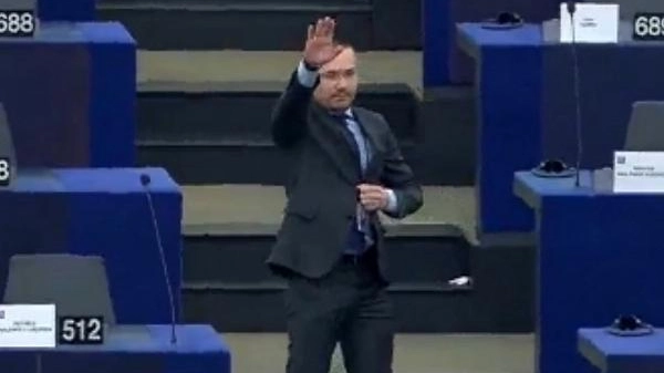 saluto romano parlamento europeo