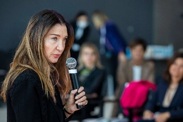 Elisabetta Franchi: “Nelle posizioni di vertice scelgo solo donne over 40: hanno già fatto figli“