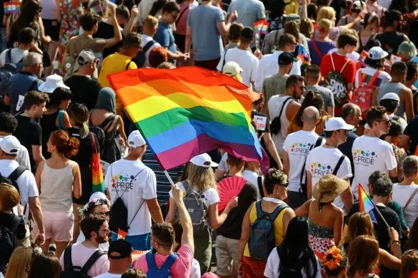 Il referendum sulla propaganda anti-lgbt è nullo. La vittoria mutilata di Orbán in Ungheria