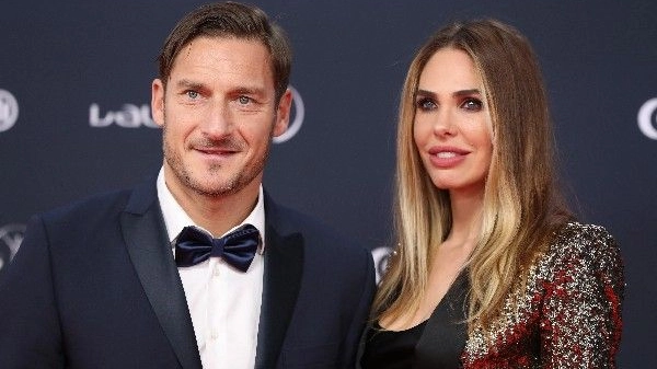 Francesco Totti (45 anni) e Ilary Blasi (40)