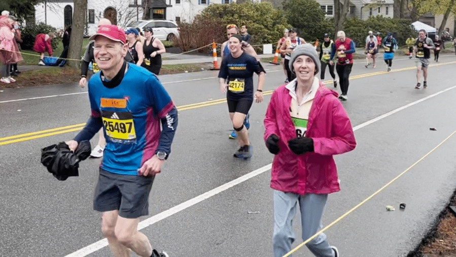 Rachel Foster durante la maratona di Boston (The Washington Post)