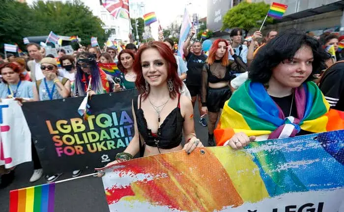 Russia, l'autorità delle comunicazioni impone: "Stop alla diffusione di libri Lgbt+"