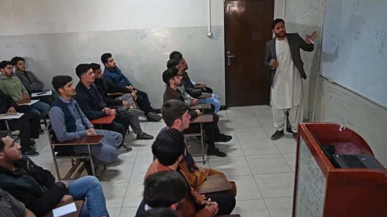 studenti universitari afghani