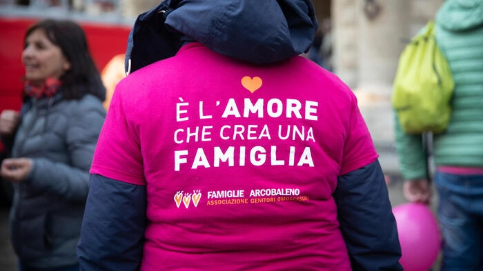 Viareggio, le donne sono unite civilmente: avvocatesse sostenute dall’Ordine. Procedimenti avviati in Tribunale di Lucca e alla Corte Costituzionale