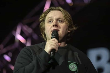 Lewis Capaldi potrebbe abbandonare la musica: "Soffro di disturbi mentali"