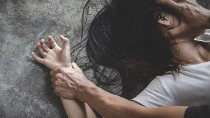 Palermo stuprano una ragazza “come 100 cani su una gatta”n uomo maturo o di un giovane, poco cambia. La volontà della donna va rispettata a prescindere, un ‘no’ è sempre un ‘no’ altrimenti è stupro’’