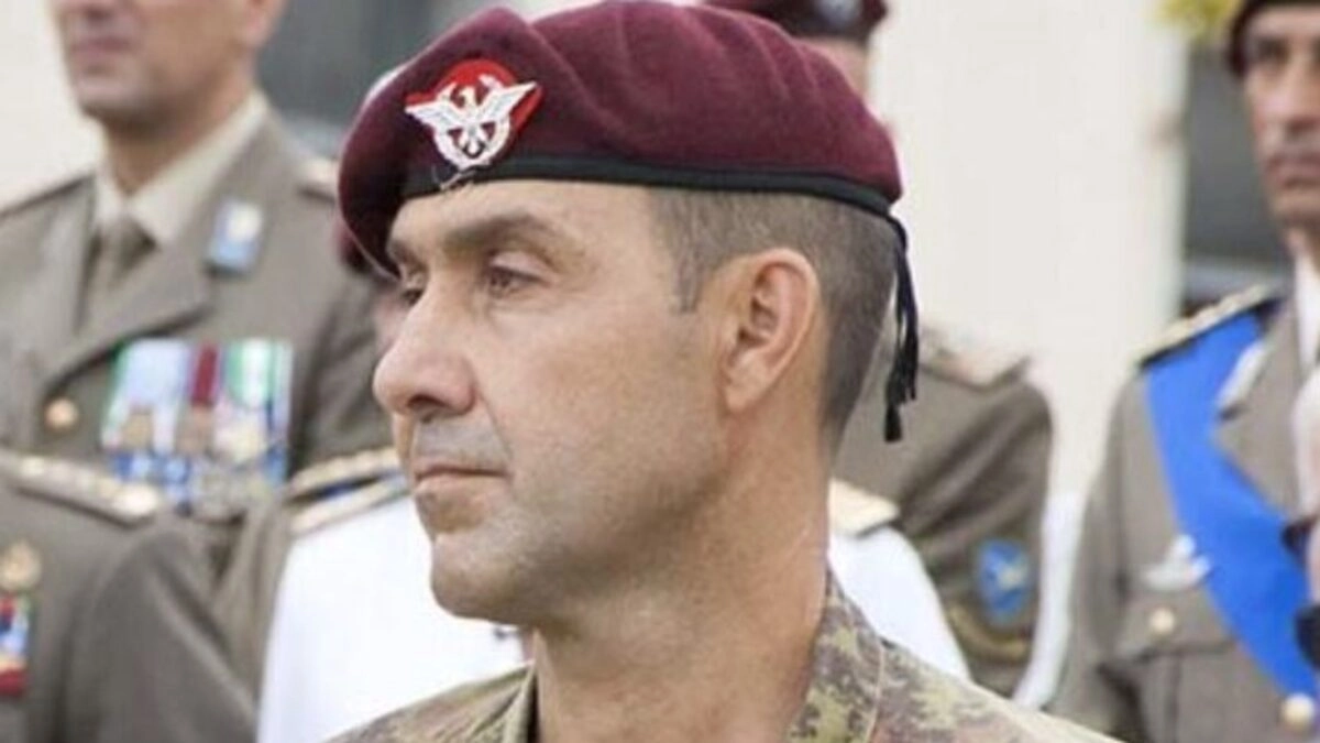 Il generale Roberto Vannacci, ex capo dei paracadutisti della Folgore e attualmente alla guida dell’Istituto Geografico Militare