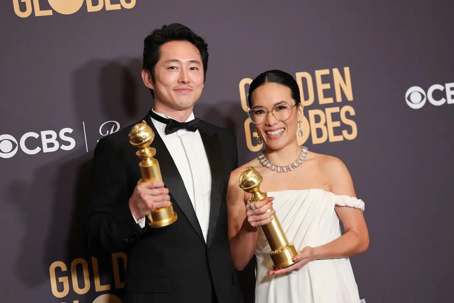 Golden Globes, le prime volte che ancora fanno storia Lily Gladstone, Ali Wong e Steven Yeun