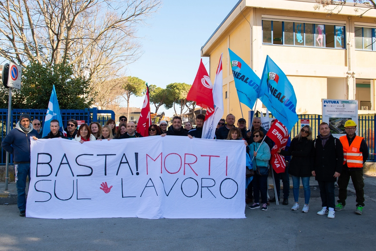 Campagna basta morti sul lavoro