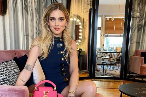 "Love Fiercely": il motto di Chiara Ferragni diventa una campagna per l'amore senza barriere